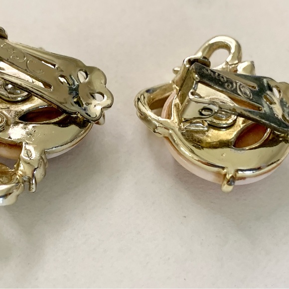 Vintage Mid-Century Coro Moonglow Confetti Milky Pink Flower Clip Earrin… - Picture 5 of 10